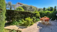 Casalionelantibes : Large Apartment with AC, King-Size Bed, Garden and Parking - 2つ星