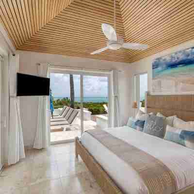 Beautiful OCEAN FRONT, POOL Villa walk or drive to GRACE BAY BEACH Turtle Ridge Rooms