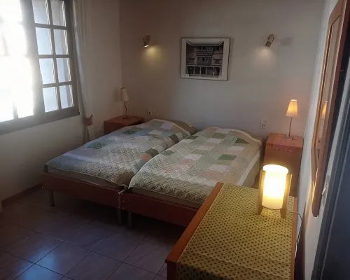 On vacation with the dog? House with enclosed garden in the center of Roquebrun. Hotels in Roquebrun
