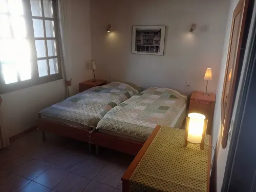 On vacation with the dog? House with enclosed garden in the center of Roquebrun.