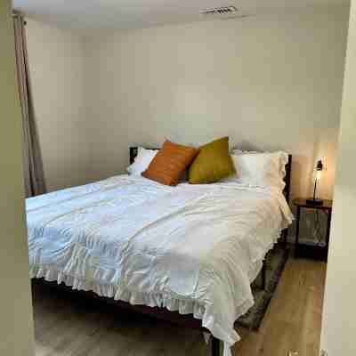 Charming 4-bedroom house with AC and WiFi in Winston-Salem Rooms