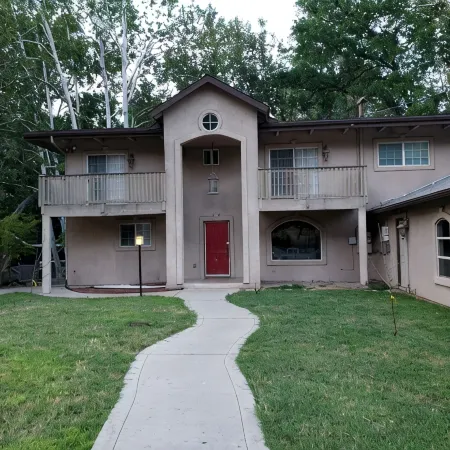 Experience nature's grandeur! Five bedroom retreat near Sequoia & Kings Canyons