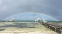 An unBELIZEable home...Barefoot beachfront luxury! - โฮมสเตย์