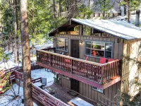 Romantic, Pet-Friendly Cabin. 5-min walk to Lake. 2 BBQ + 2 Decks + Fire Pit/EV 크레스틀린 호텔