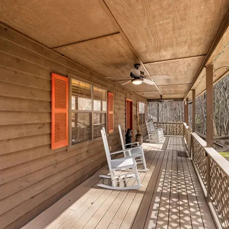 Mountain Views, 3 king beds, ready for Multi Couples get away!!! Fido too!!!