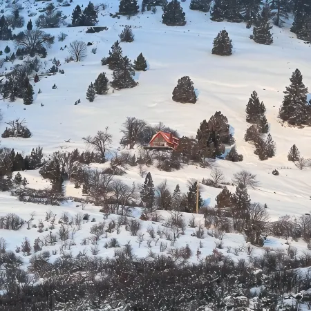 Sunset Chalet - 2200 sq.ft. Multi-Seasonal Retreat Only15 Minutes from Ashland !