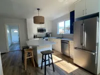 Downtown City Retreat | Pet Friendly | Sip, Lake, Repeat - Homestays