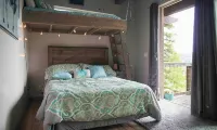Rock Rest Eco-Cabin on 2 acre forested lot. Mins from Wolf & Wildlife Sanctuary.