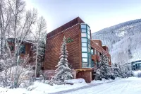Ice House Suites and Condominiums - parking