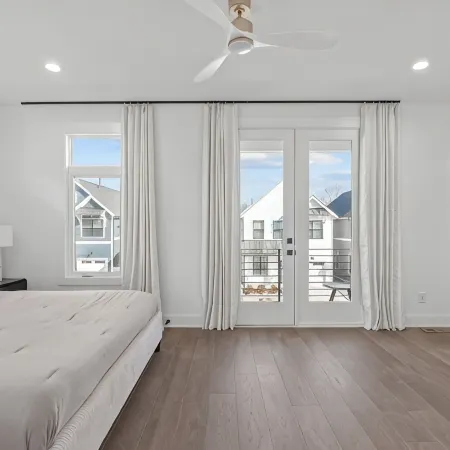 Spacious 4 Bedroom House in Charming Downtown Raleigh with Amazing Views!