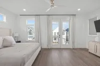 Spacious 4 Bedroom House in Charming Downtown Raleigh with Amazing Views! - 5-Star