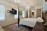 Boots & suits lakehouse getaway - 3-Star