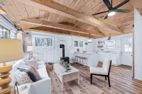 Charming Renovated  Cabin with a Cottage vibe.  Thus "The Cabbage" - Alphydda