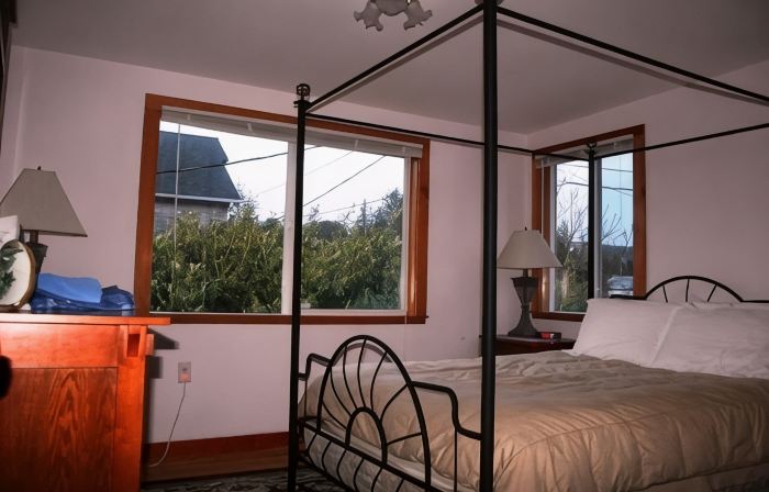 Eden's Garden Cottage, at the Oregon Islands Wildlife Refuge: Internet, piano