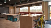 Tru by Hilton West Memphis - parking
