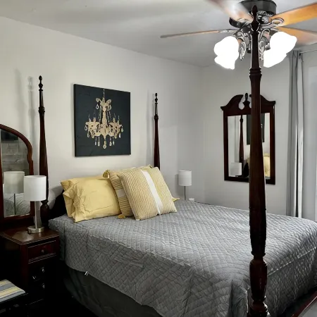 Private apt historic downtown yr. 1892
