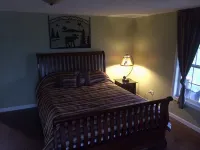 Secluded, Log Rental Cabin, Private Hot Tub,on Southern Illinois Wine Trail