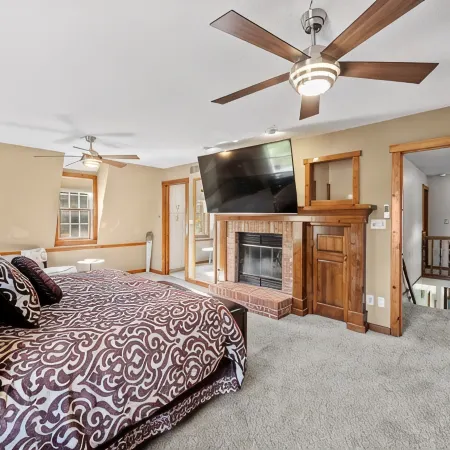 Amazing & A Party BARN… Hot Tub, PL TBl, Png Png, & Arcade! Access to Pools!