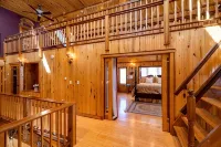 Large Family Lodge w/ Hot Tub, Sports Game Room, Gaming Room, and Pet Friendly! - Boutique