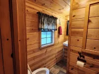 Little cabin in the heart of the Kiamichi Mountains 33 miles from Hochatown, OK Hotels in Pushmataha County