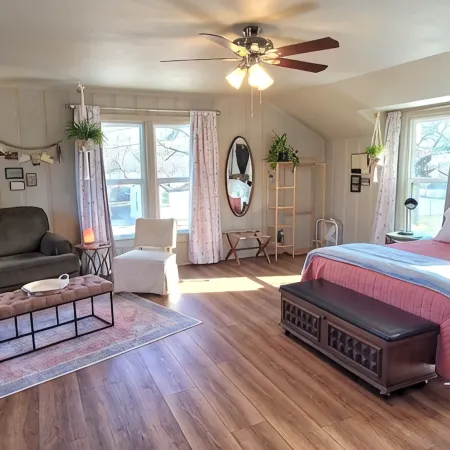 The Compass Loft Studio near TSU with EV Charger