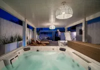5Bd Desert Oasis Sleeps 13. Cold Plunge, Heated Pool, Jacuzzi, Games, +Amenites - 4-Star