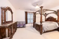 Huge Luxury Home with huge Deck near Powell Butte Park - Jacuzzi