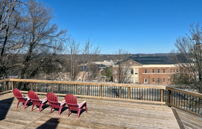 Cozy 3-bedroom cottage right off campus with stunning view of Radford University