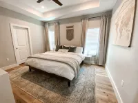 NEW 3BR/2B home w/ fenced yard - Dog & EV friendly - 4 tähden