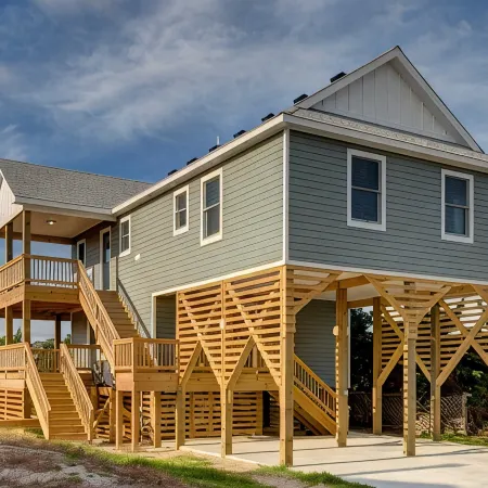 Cozy 1 BRM+ in newly built house right on the canal.
