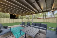 5BR/3BA walking distance to UNT with covered patio - 4-Star