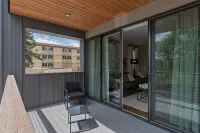 Townhome with Stunning Views & Modern Finishes - balcony