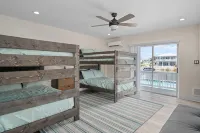 Water Front/ Free Heated Salt Water Pool/Game Room/Amenities Galore - balcón