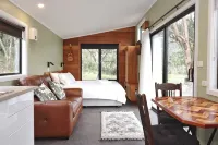 Winchester Tiny House - Quiet with Beautiful Scenery. - 4-Star