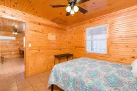 Cozy Secluded Cabin with a Hot Tub - Chalets