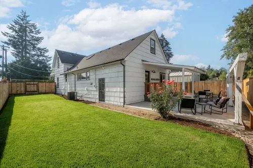 Charming 3 bdrm wine country "farmhouse Newly remodeled in downtown Carlton - Bungalows