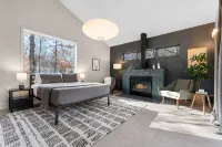 Renew + Relax: Sunny Lakeside Michiana Cottage w/ Hot Tub & Beach - Boutique