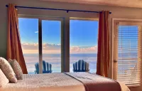 1st floor Oceanfront studio with king bed and hot-tub & AC - 4-Star