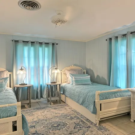 SOUTH BEACH & PARK at your Doorstep • DOLPHIN COTTAGE • Comfy Fun Vero Beach
