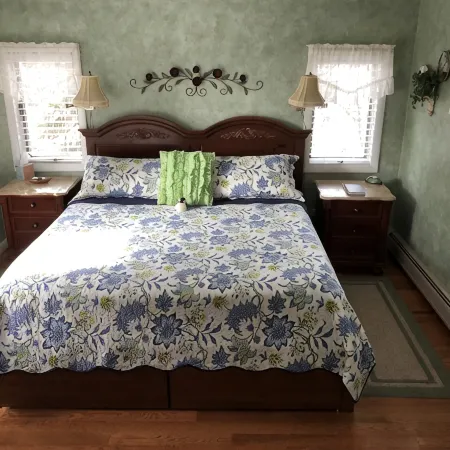 Super Clean, Fully-Equipped Private Suite 1 Mile from Acadia