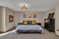 Entire 3-level, 3 BRM home w/King/Queen/Twin beds - 3-Star