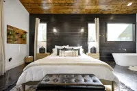 Secluded Luxury Couples Cabin with Hot Tub - Balkoner