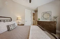 Beautiful Heart of Downtown Condo, Balcony, Amazing Views - Walk to Everything! - balcony