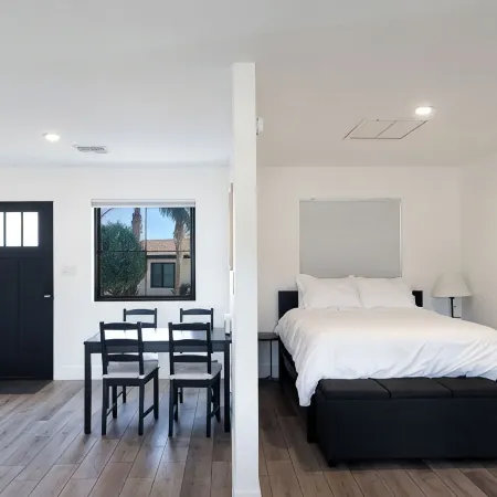 Centrally located cozy Studio in peaceful neighborhood!