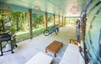 Remodeled Beach House 1 block from beach. 4min walk. Sleeps 8. - 2つ星
