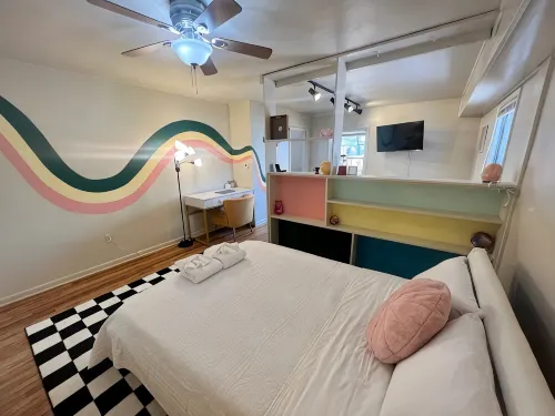 Downtown Vintage Studio W Backyard & Grill••WALK to Downtown, CC, Parks & Venues - Apartments