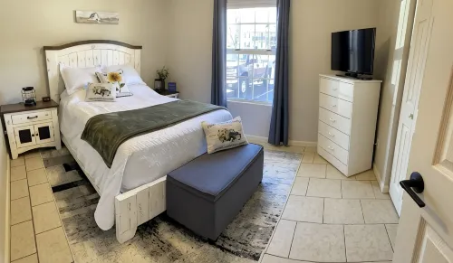 Farmhouse Charm in a Newly Renovated Lake View Walkout Condo! Marina 5 Min Away! - วิว