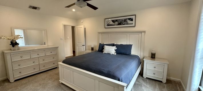 Central, Familial, w/ GAME Room, FIRE Pit, KING Bed ★ 4.6 mi from DFW Airport+ Hotels in Euless