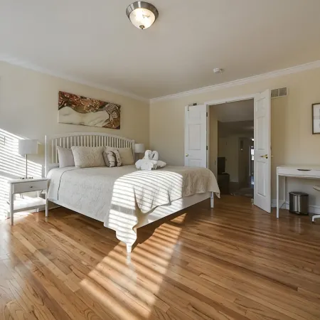Nassau Condo in the Heart of Princeton w Parking