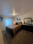 Beautifully furnished 2 bed 1 bath apartment in central location.Sleeps 5 - 2-Star